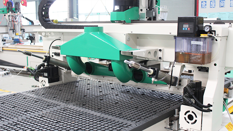 數控開料機之直排加工中心