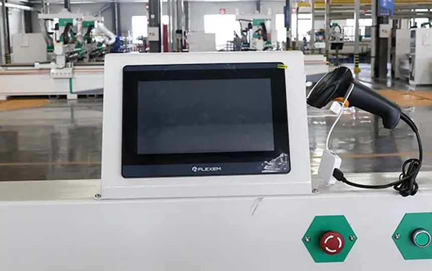 側孔機設備細節03