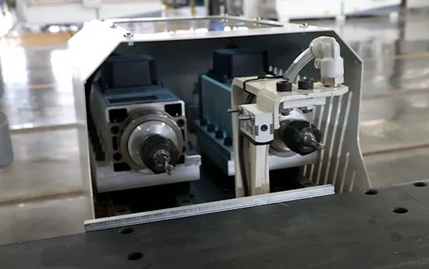 側孔機設備細節05